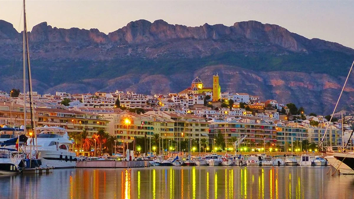 Premium Villas Costa Blanca: Your Ideal Assistant for Golden Visa Program and Dream Home Buying on the North Costa Blanca in Spain