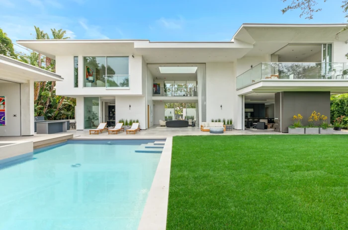 Santa Monica Mansion with Spa Resort-Style Himalayan Salt Wall Seeks $23.95M